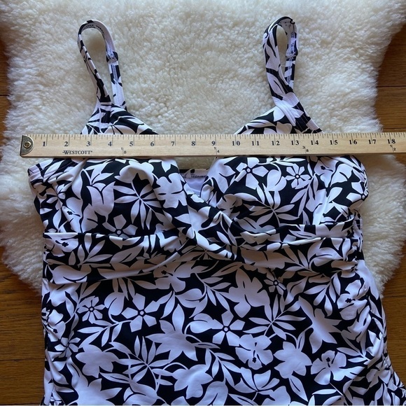 Lands’ End Chlorine Resistant V-Neck Wireless Tankini Top Black Havana Floral - Picture 5 of 10